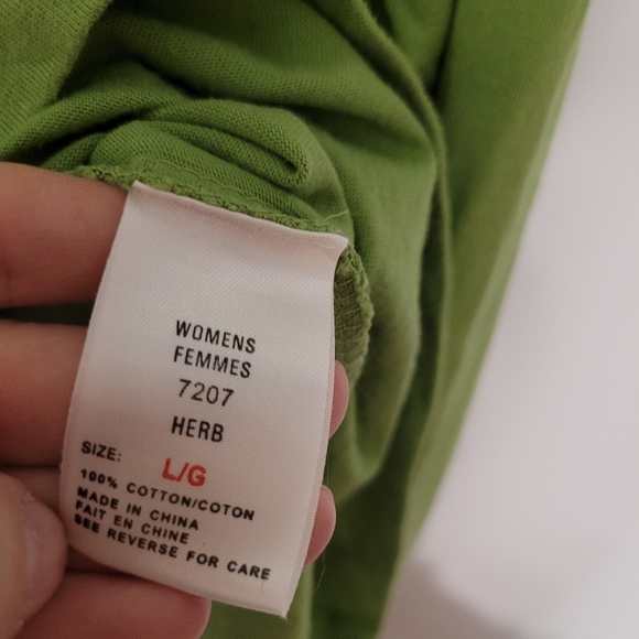 Woolrich Green Long Sleeve Tee with Front Pleat/Details - Picture 6 of 7
